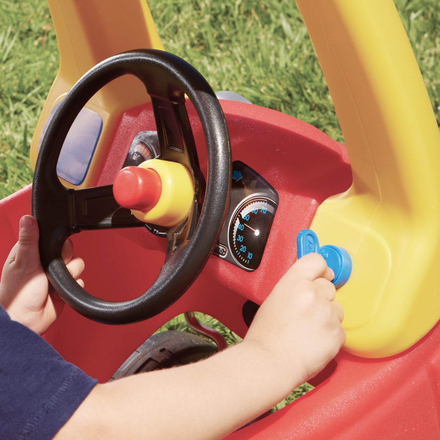 Cozy Coupe with Working Door, Horn & Removable Floorboard